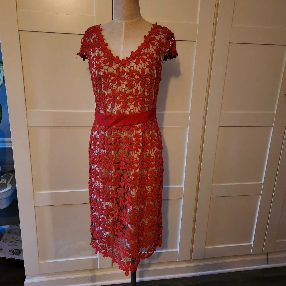 HOSS INTROPIA Red Guipure Floral Lace Sheath Dress - Size 42 (US 10)